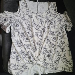 Set of 2 cold shoulder blouses